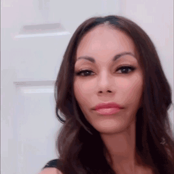 You are done!Extra tips: If line is too thin, the magnets cannot grasp onto the magnetic liner.Make sure you trim the lashes to fit the width of your eyes. If the lashes are wider than your eyes, they will lift.